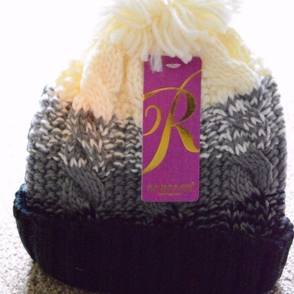 Rampage Colorblock Womens Pom Pom Beanie - Picture 2 of 6